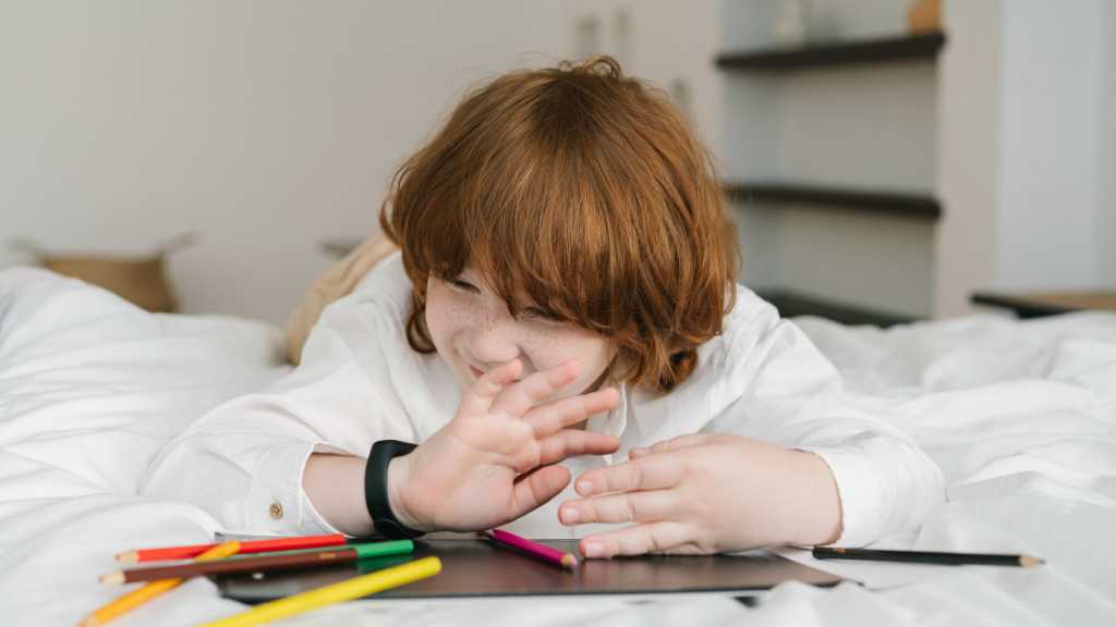 Child focused on drawing activity, how is autism diagnosed in young children
